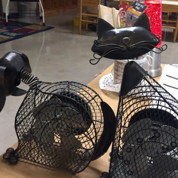 Other - One Electric small Cat & Dog Desk Top Fans !